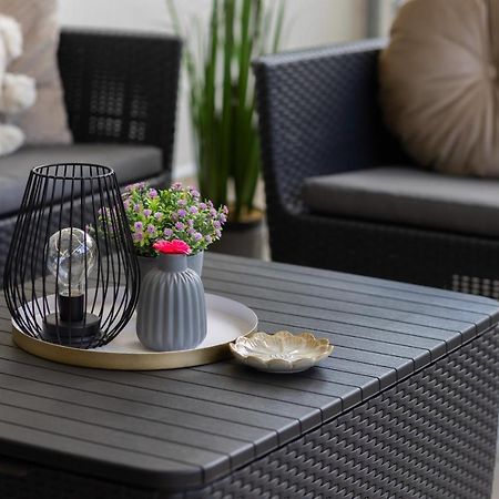 Deluxe Apartment Wronia 45 With Ac, Parking & Balcony By Renters Prestige Warszawa Exteriör bild