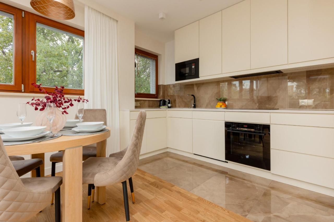 Deluxe Apartment Wronia 45 With Ac, Parking & Balcony By Renters Prestige Warszawa Exteriör bild