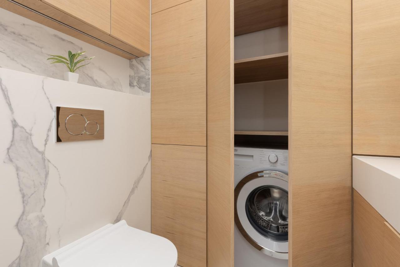 Deluxe Apartment Wronia 45 With Ac, Parking & Balcony By Renters Prestige Warszawa Exteriör bild