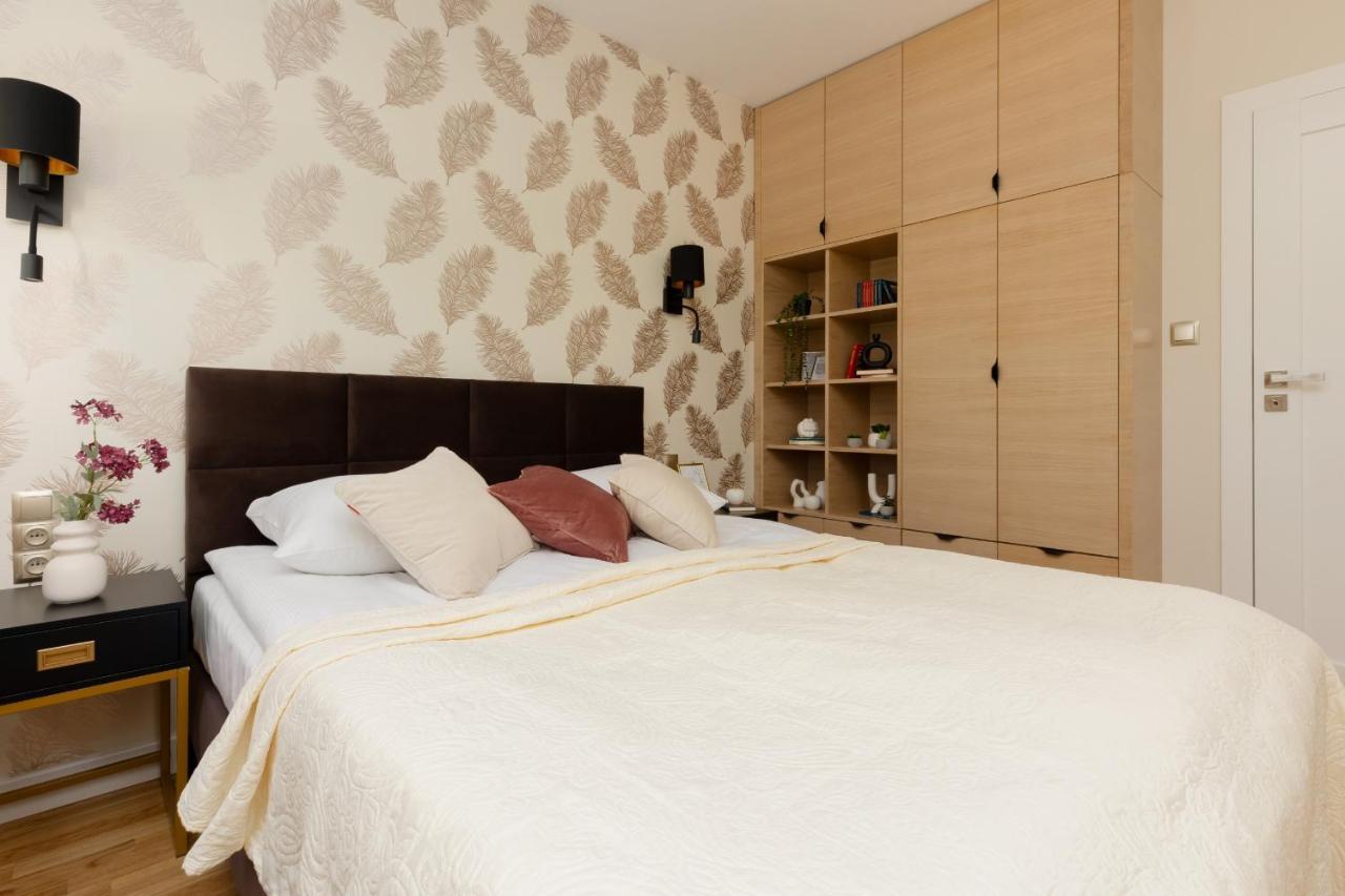 Deluxe Apartment Wronia 45 With Ac, Parking & Balcony By Renters Prestige Warszawa Exteriör bild