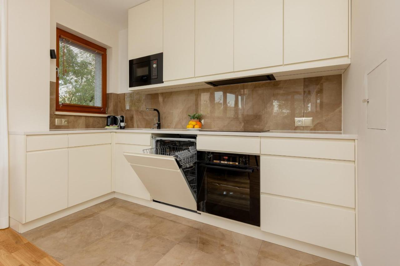 Deluxe Apartment Wronia 45 With Ac, Parking & Balcony By Renters Prestige Warszawa Exteriör bild